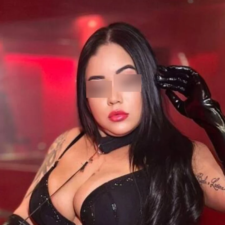 Portrait — Domina Louise